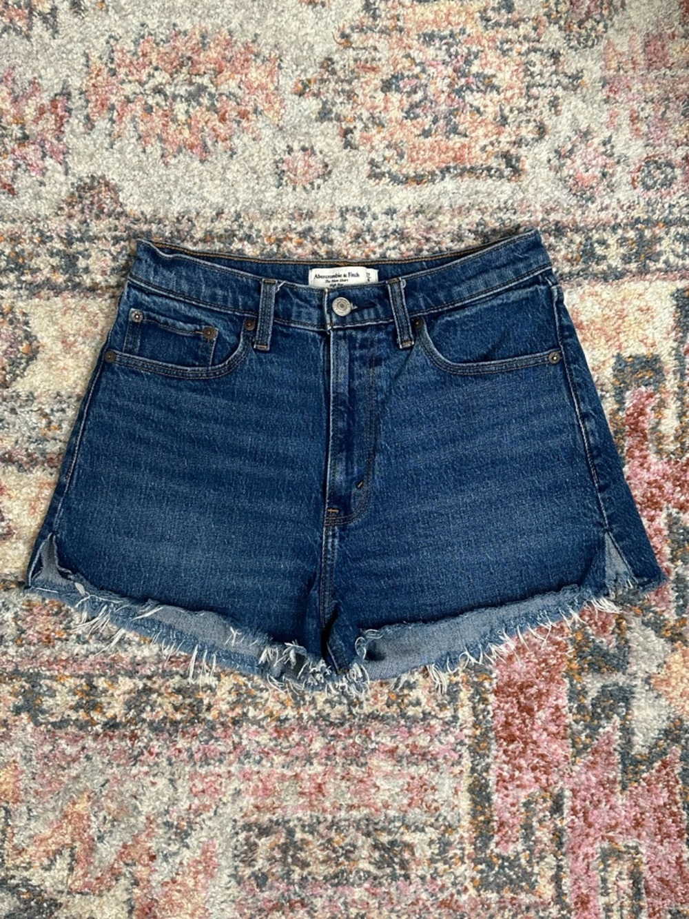 Abercrombie & Fitch Denim Mom Shorts High Rise Frayed Cut Offs Curve Love 27/4